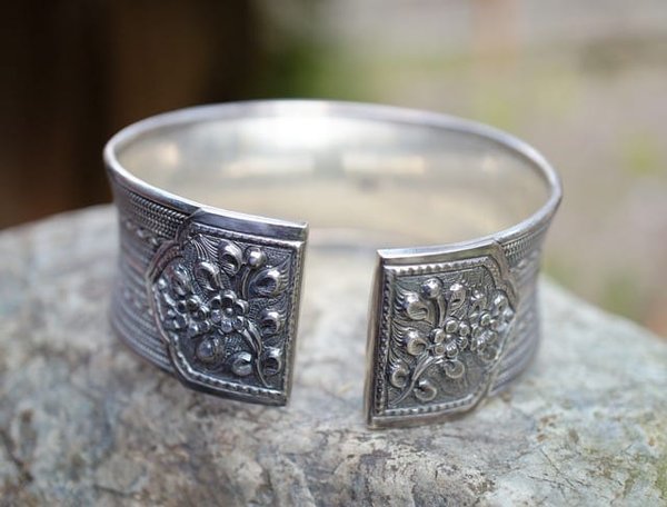 Comment choisir le bon bracelet en argent selon votre morphologie ?