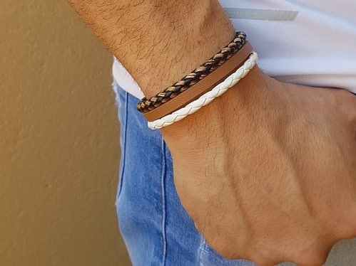 Comment choisir la couleur et la forme de votre bracelet en cuir ?