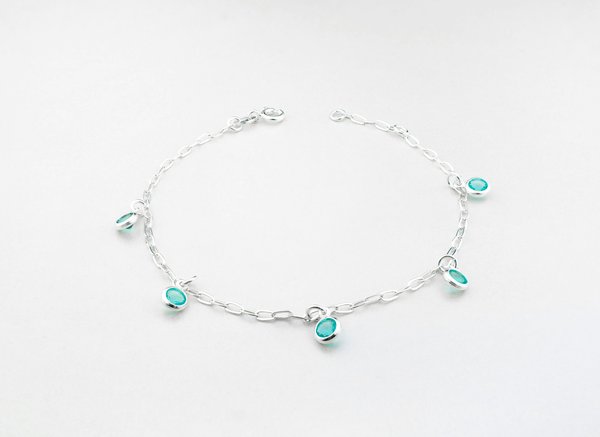 Quels sont les critères et les caractéristiques d'un bracelet minimaliste ?