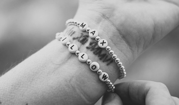 Comment personnaliser votre bracelet avec votre prénom ou votre initiale ?