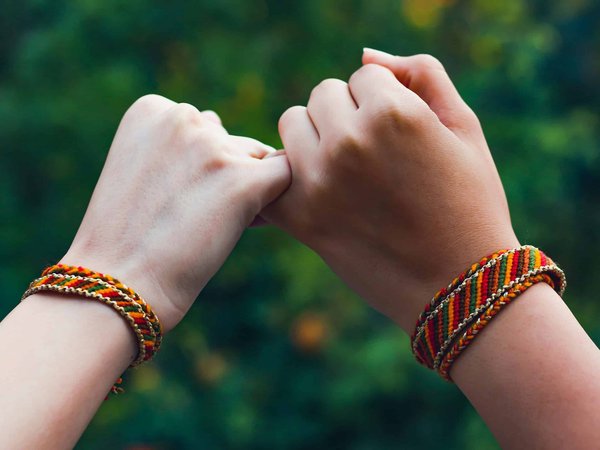 Qu'est-ce que le tissage et comment le réaliser pour vos bracelets ?