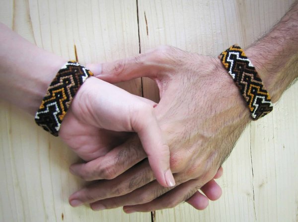 Quels sont les matériaux et les outils nécessaires pour le tissage de bracelets ?